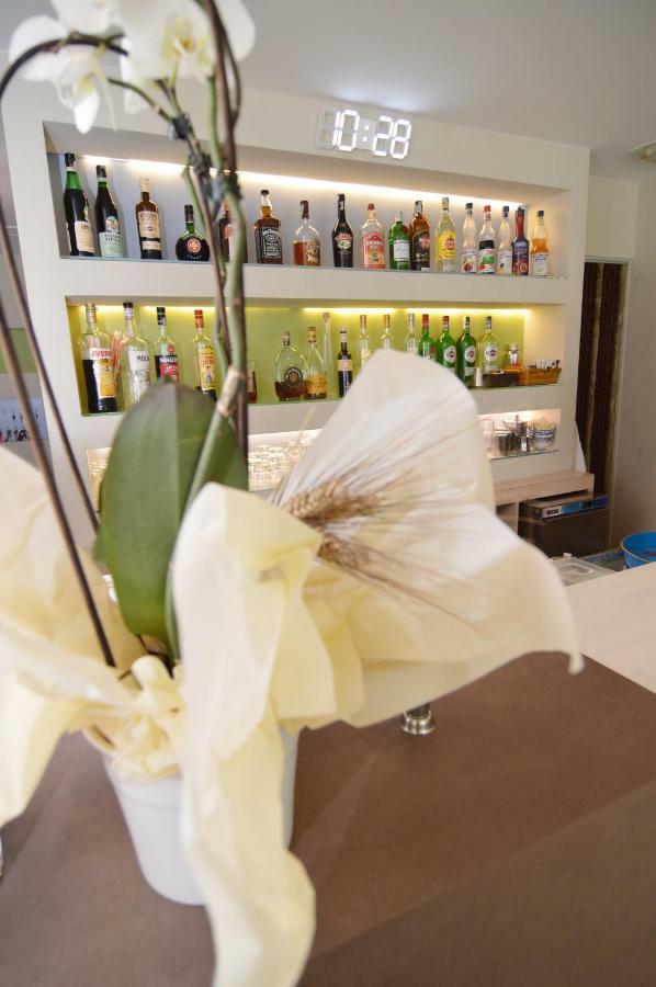 Hotel Adele 벨레지아아지마리나 외부 사진